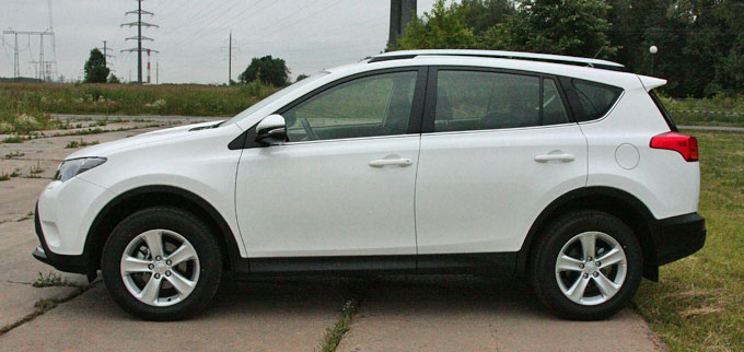 Toyota RAV4 2014 в профиль
