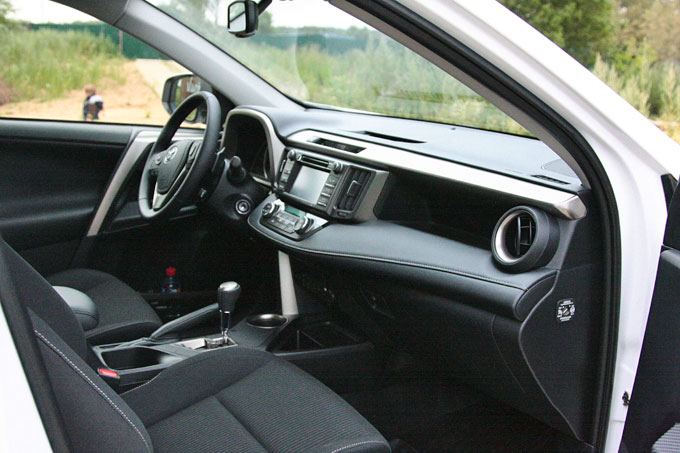 Передняя панель Тойота RAV4 2014